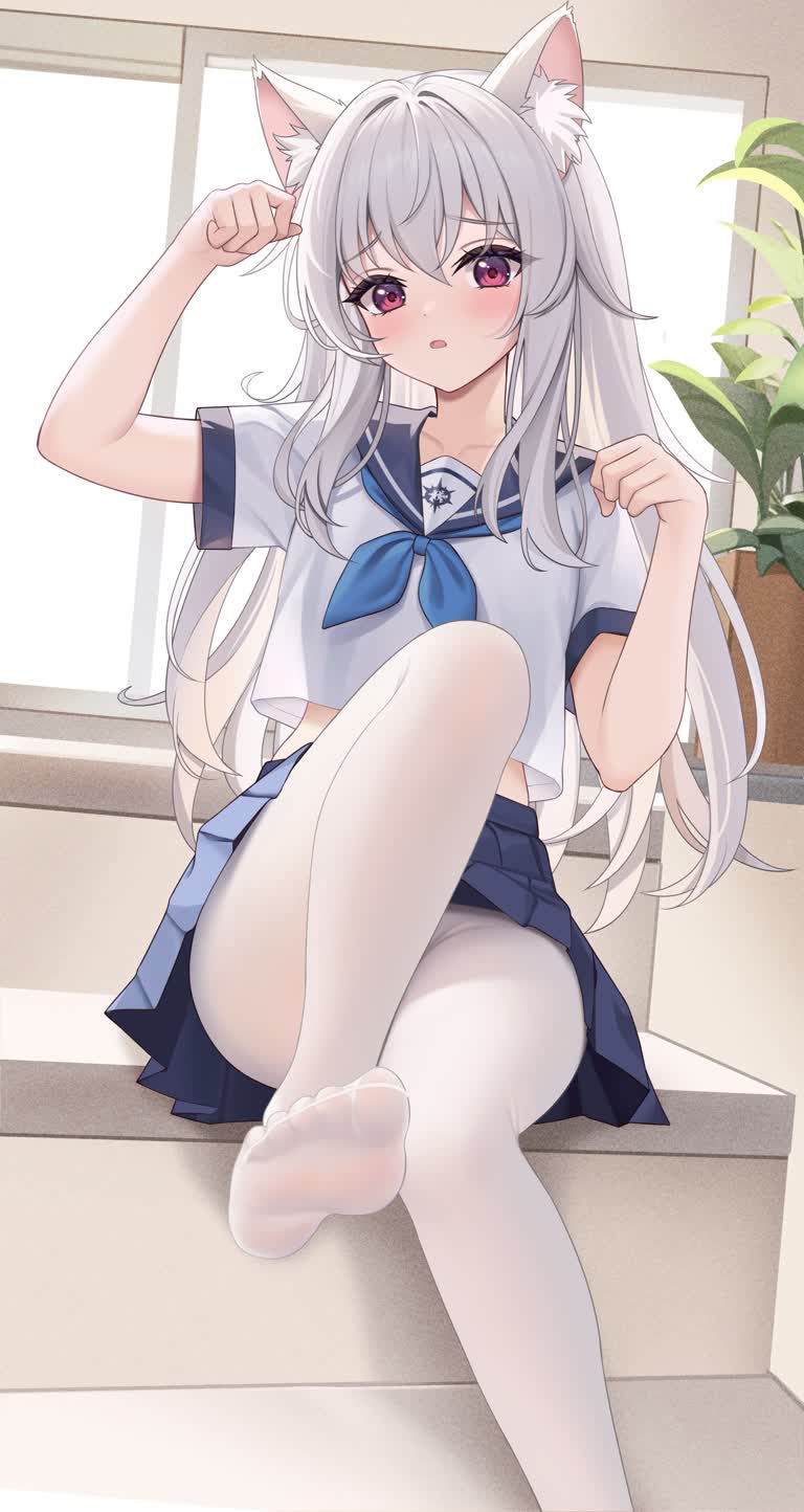 有一个动漫女孩盘腿坐在台阶上